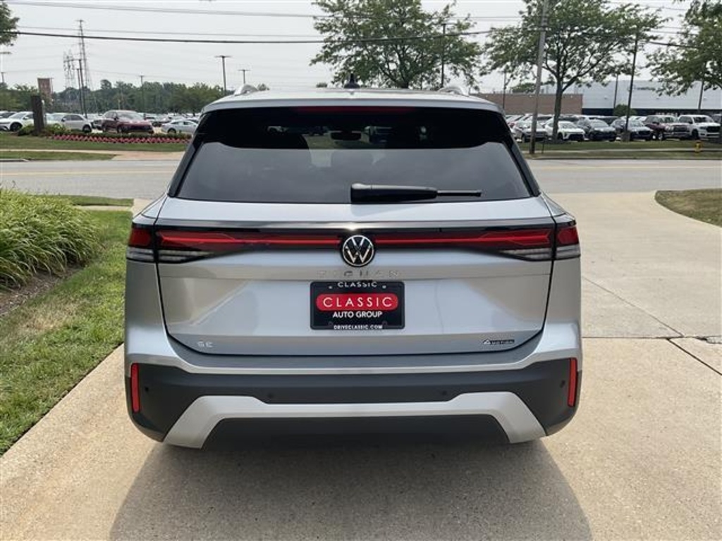 2025 Volkswagen Tiguan SE photo 2