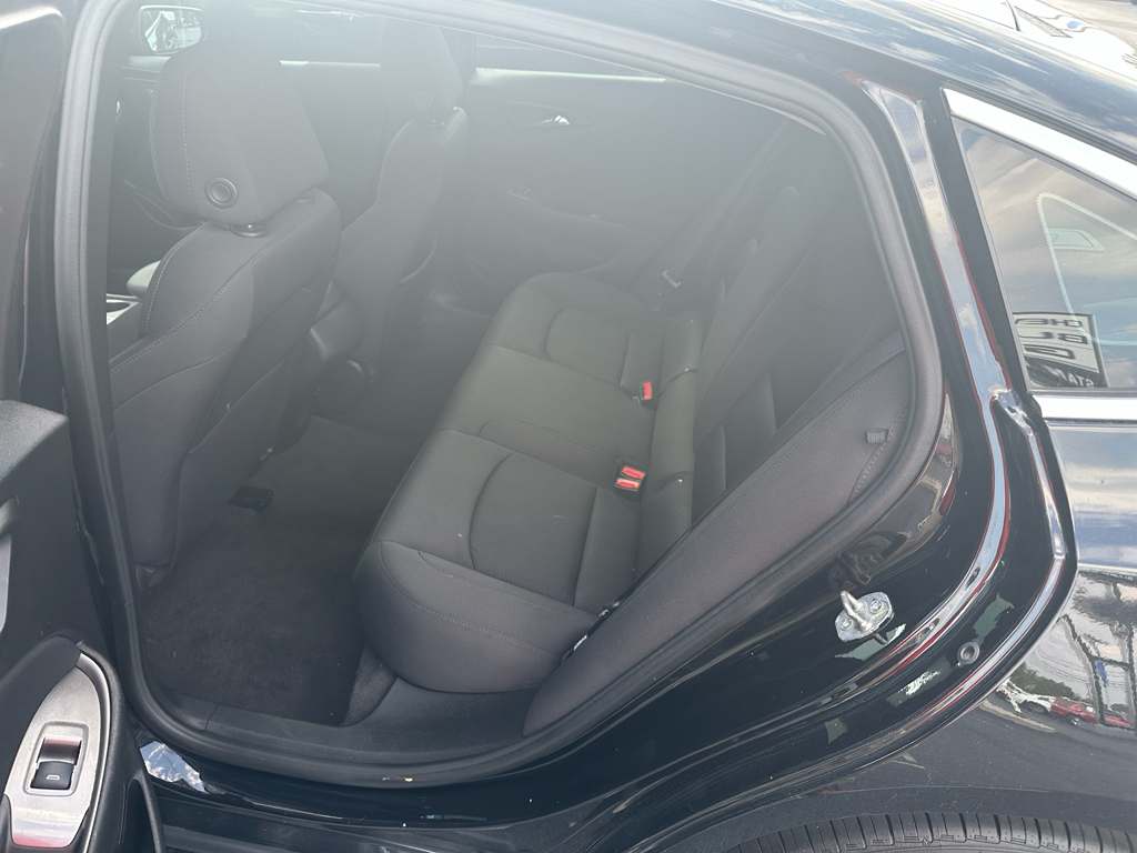 2022 Chevrolet Malibu RS photo 2