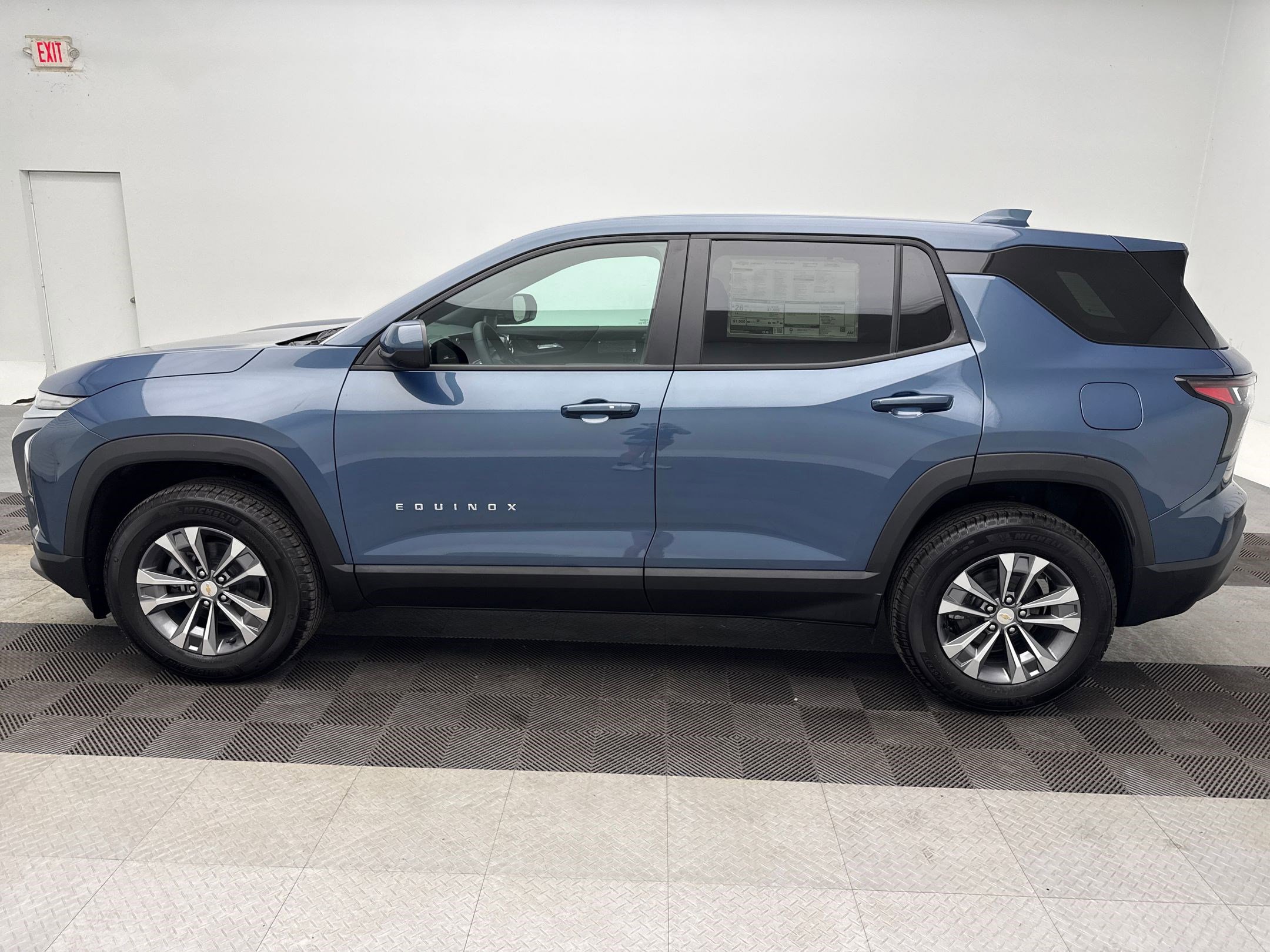 2026 Chevrolet Equinox LT photo 2