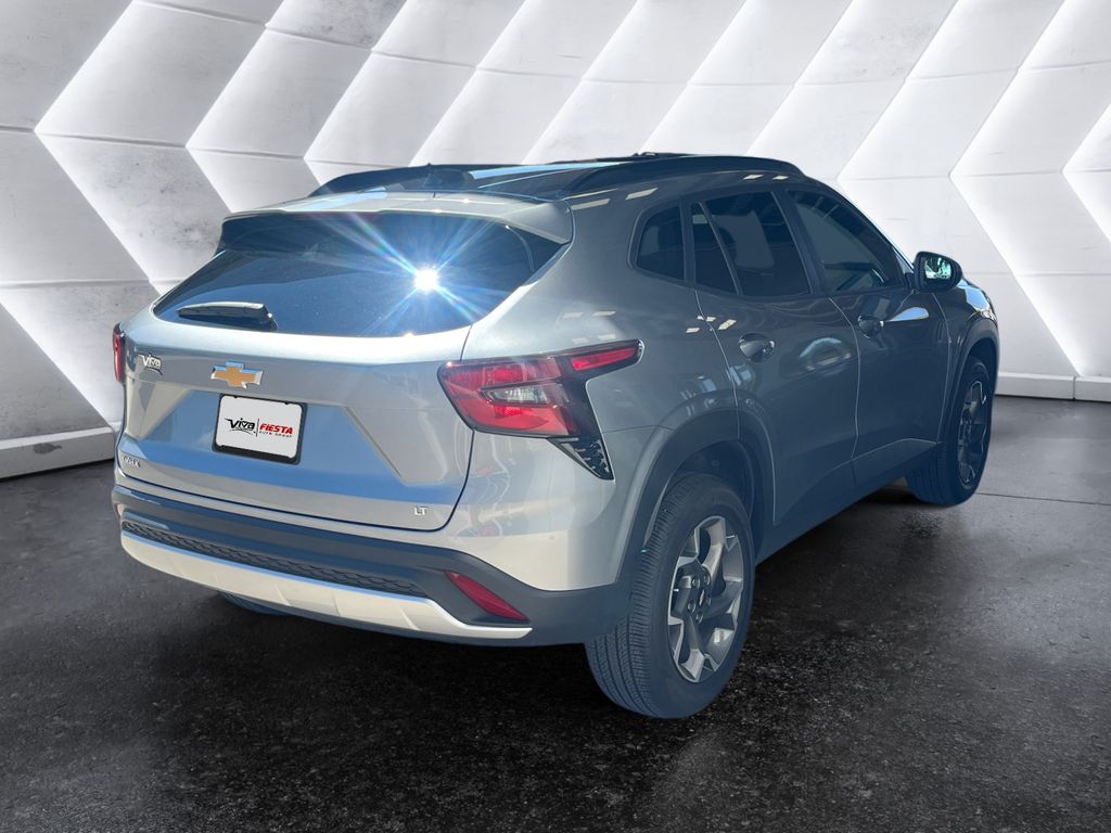 2024 Chevrolet Trax LT photo 4