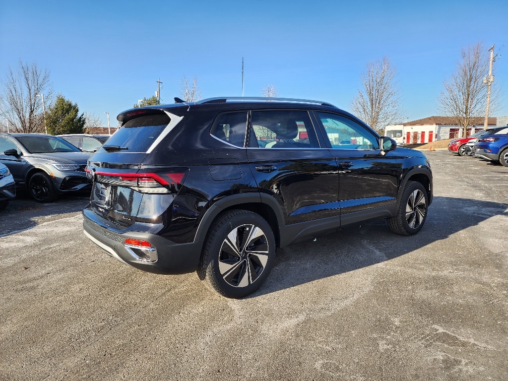 2025 Volkswagen Taos SE photo 3
