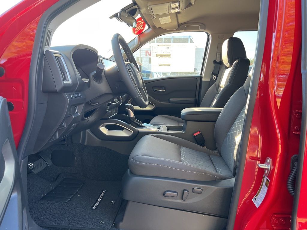 2025 Nissan Frontier SV photo 13