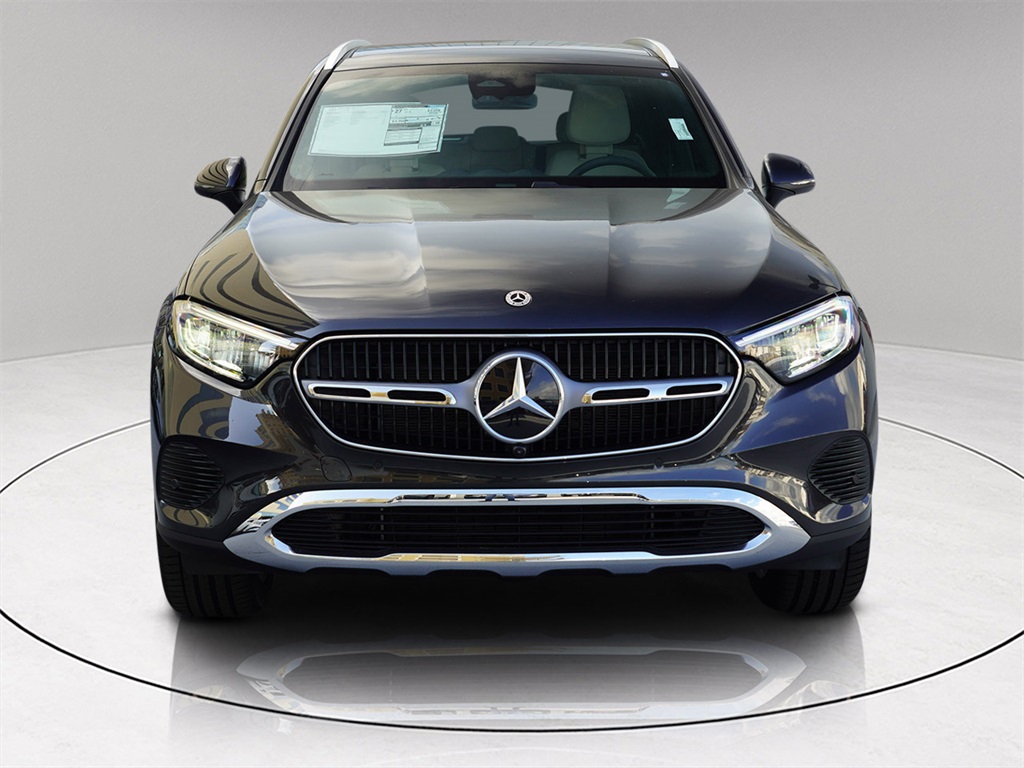 2025 Mercedes Benz GLC 300 photo 2