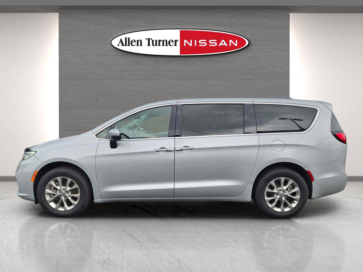 2023 Chrysler Pacifica Touring L photo 20