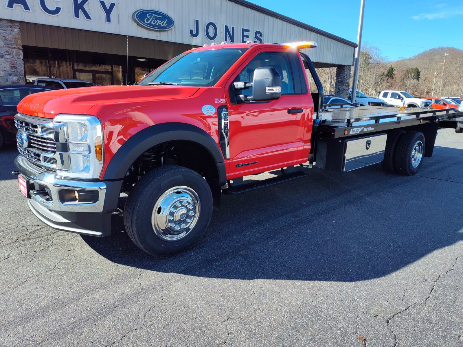 2024 Ford F-600 photo 3