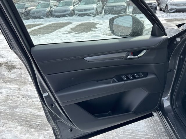 2025 Mazda CX-5 2.5 S Preferred photo 10
