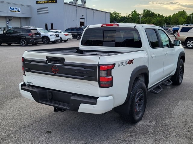 2025 Nissan Frontier PRO-4X photo 2
