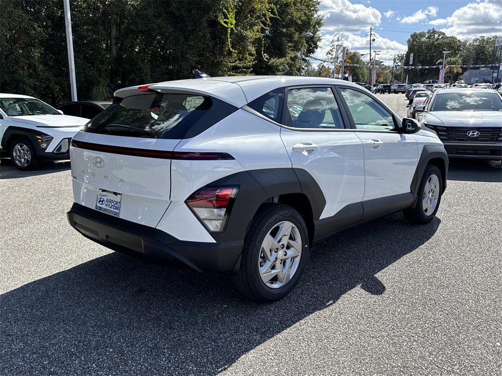 2026 Hyundai Kona SE photo 3