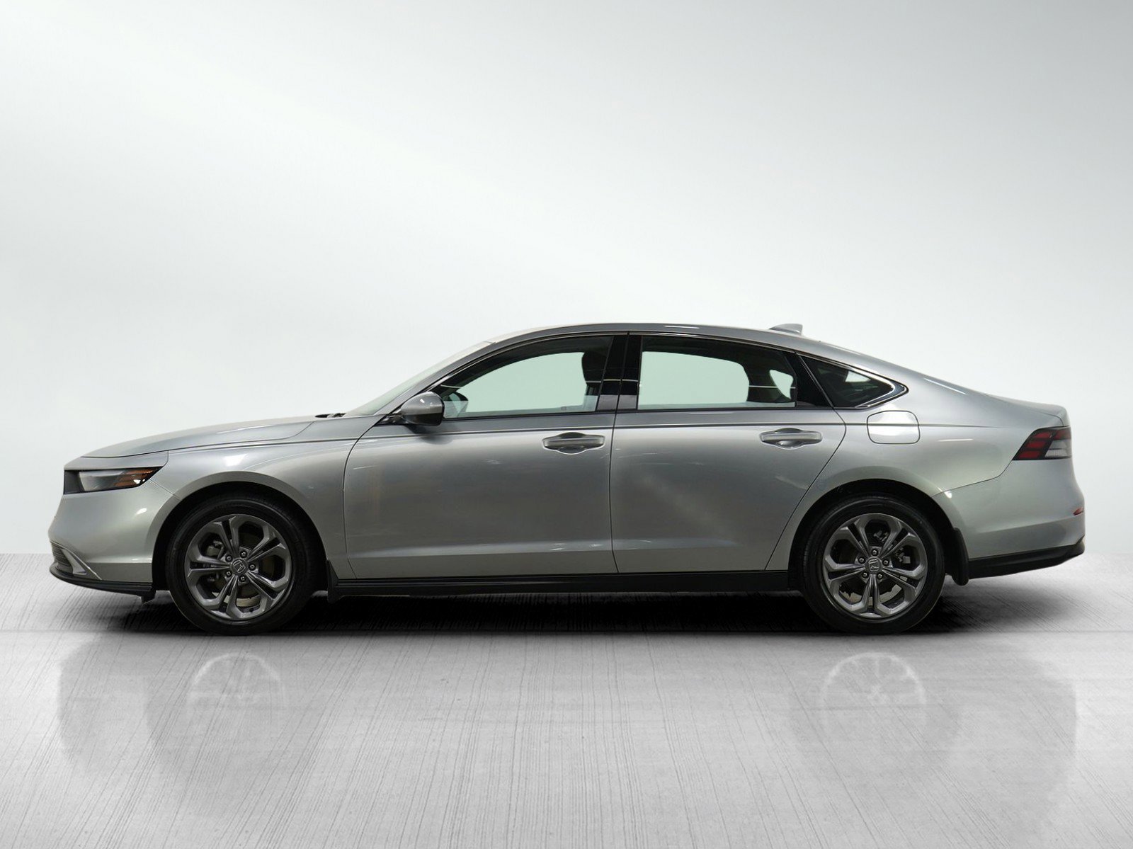 Used 2024 Honda Accord EX with VIN 1HGCY1F35RA036417 for sale in Burnsville, Minnesota