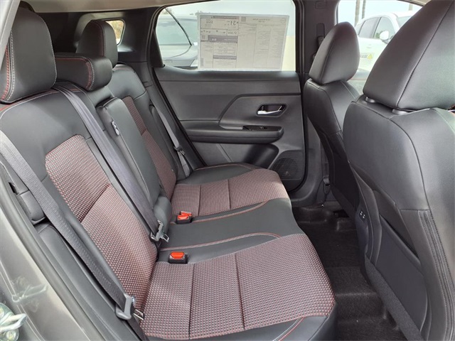 2026 Nissan Kicks SR photo 3