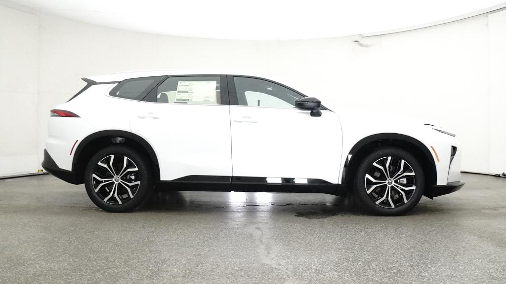 2025 Toyota Crown Signia XLE photo 25