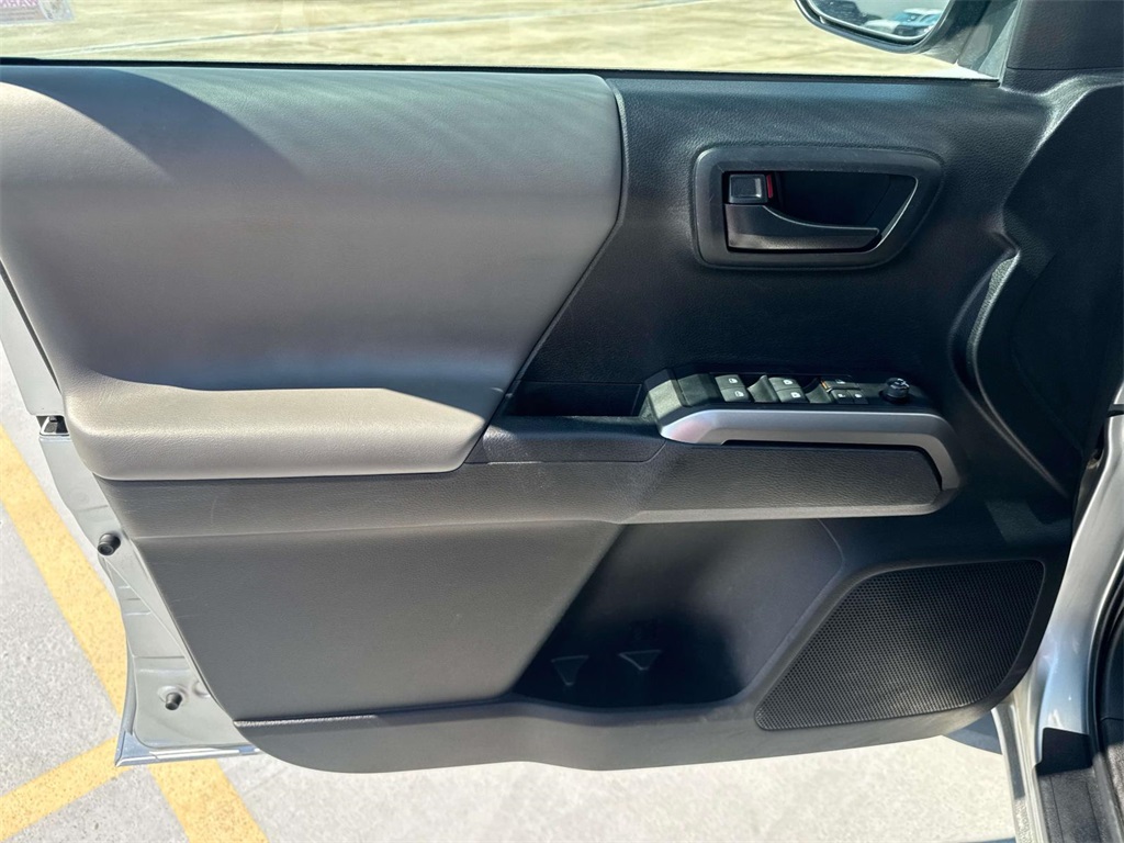 2023 Toyota Tacoma SR5 photo 17