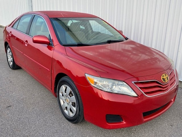 2011 Toyota Camry LE photo 2