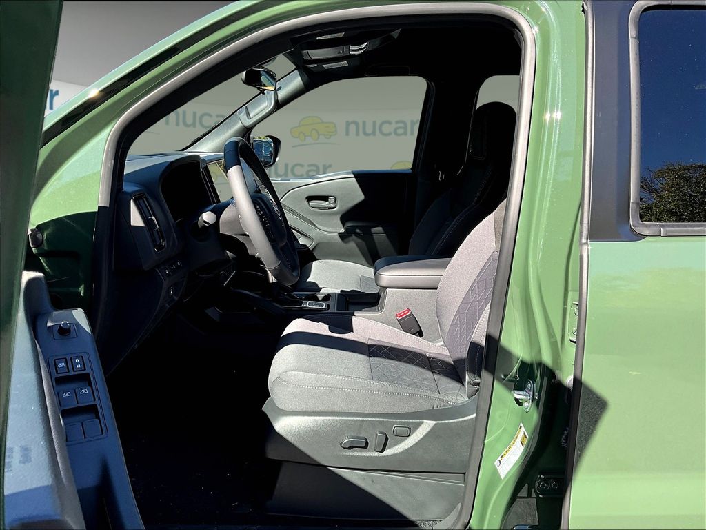 2026 Nissan Frontier SV photo 9