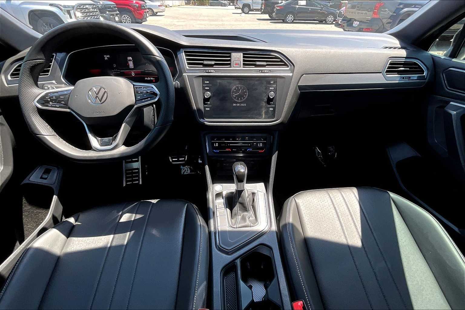 2024 Volkswagen Tiguan SE R-Line Black photo 12