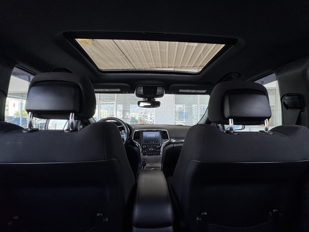 2017 Jeep Grand Cherokee Anniversary Edition photo 17
