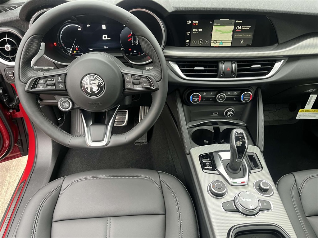 2025 Alfa Romeo Stelvio Sprint Base photo 2