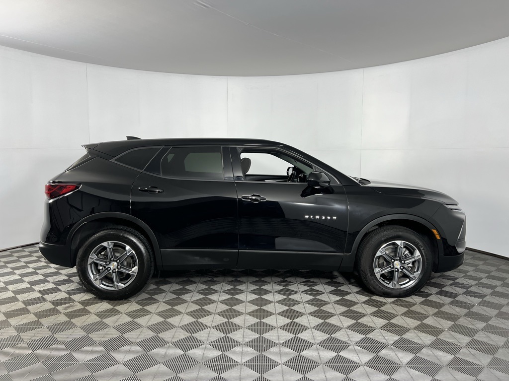 2025 Chevrolet Blazer 2LT photo 3