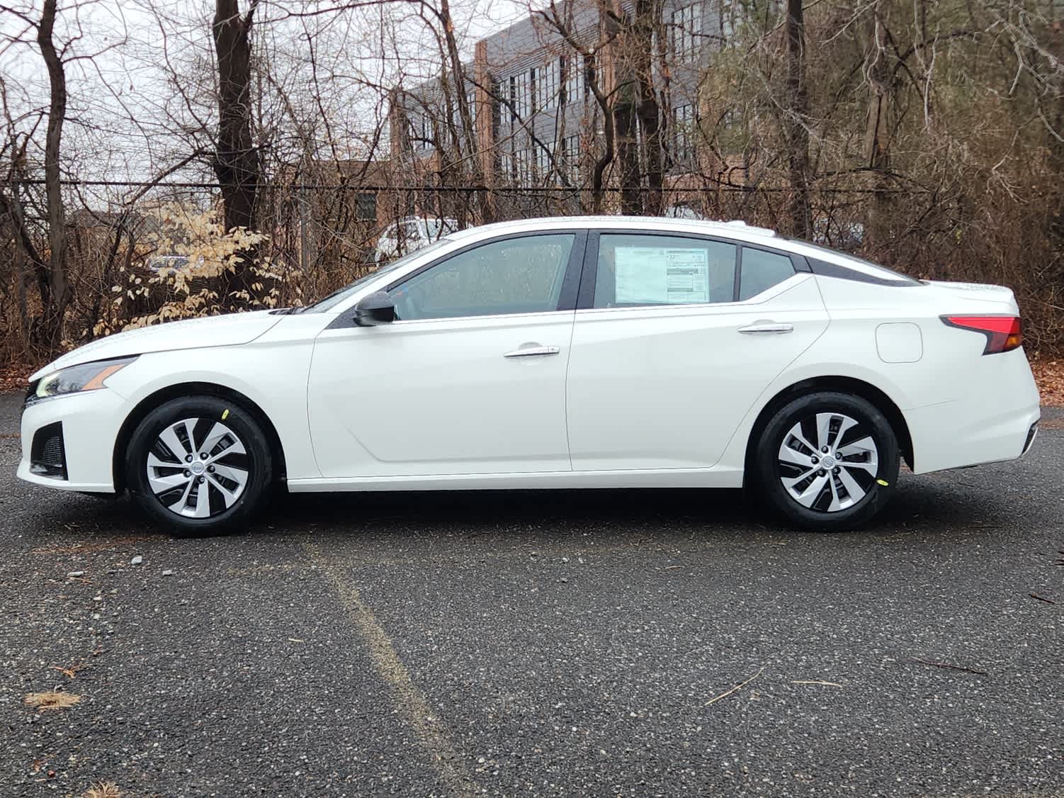 2025 Nissan Altima S photo 5