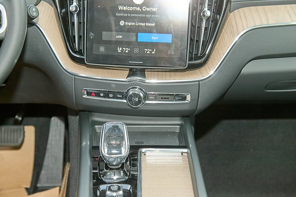 2026 VOLVO XC60 - Image 24