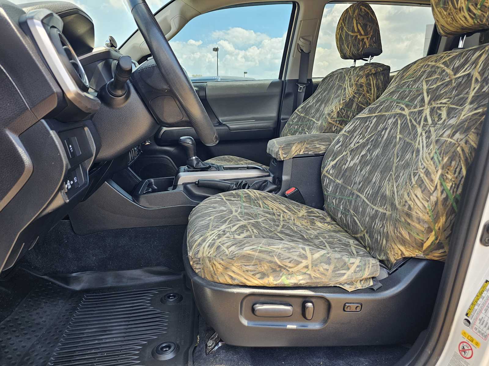 2020 Toyota Tacoma SR5 photo 11