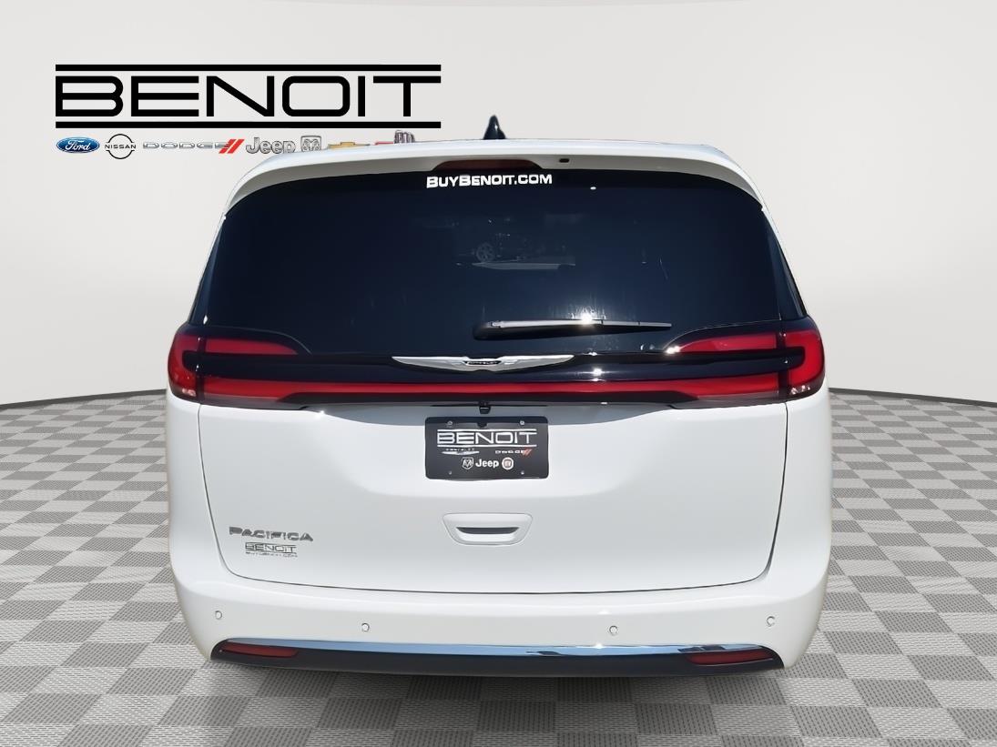 2026 Chrysler Pacifica photo 5