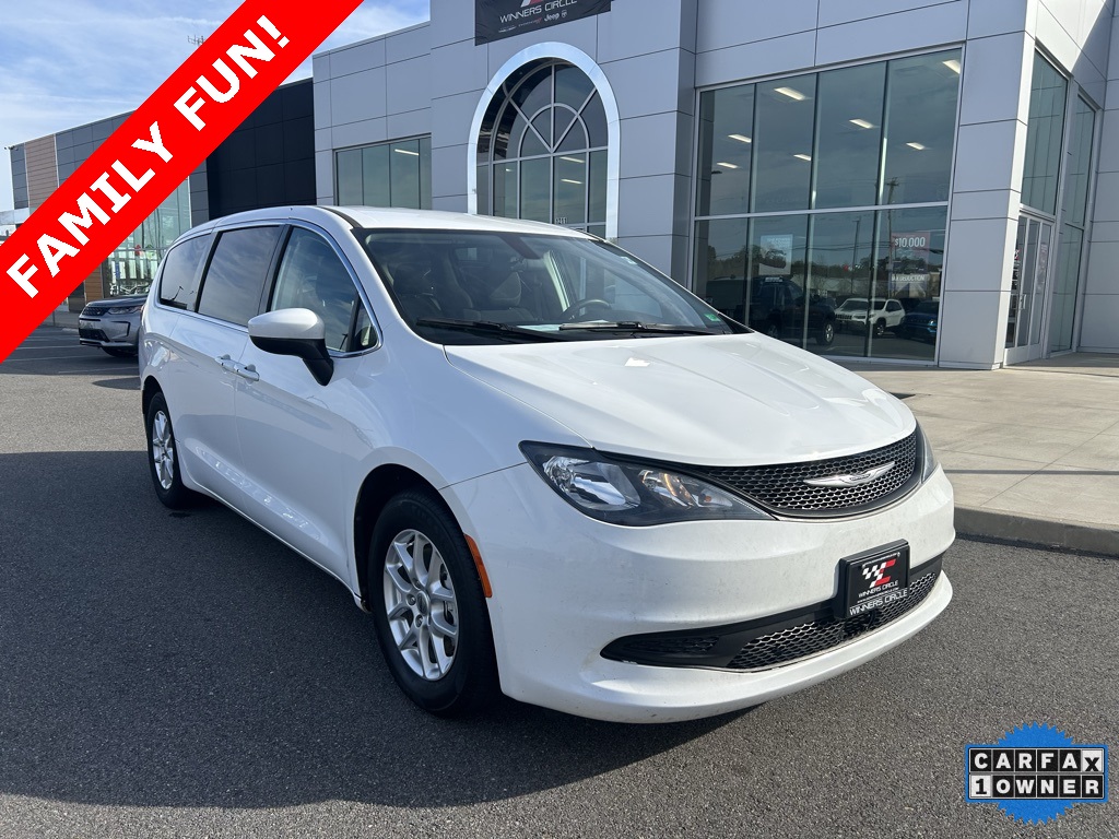 Pre-Owned 2022 Chrysler Voyager LX's photo