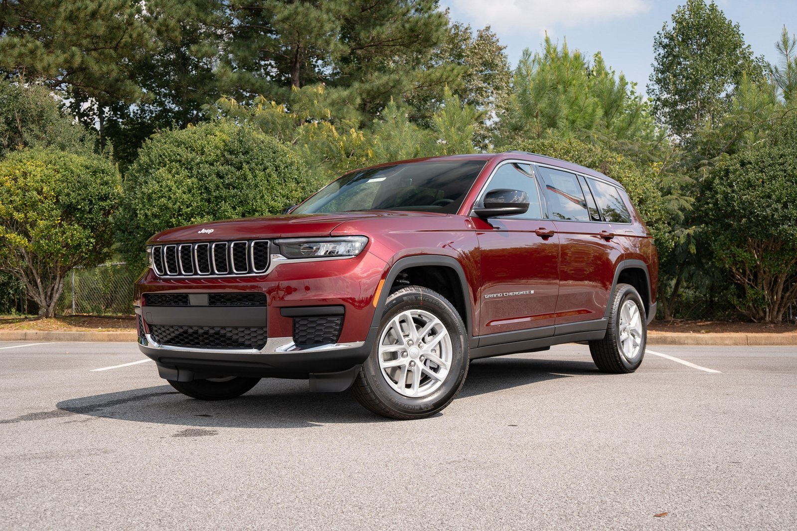 2025 Jeep Grand Cherokee L Laredo's photo