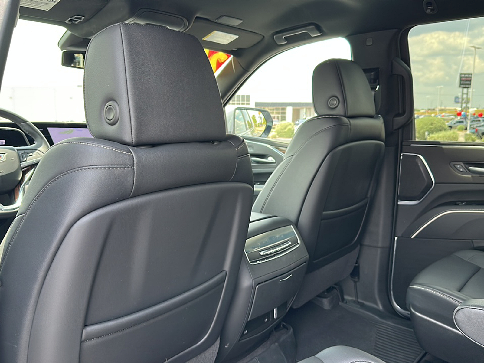 2024 Cadillac Escalade ESV Luxury photo 8
