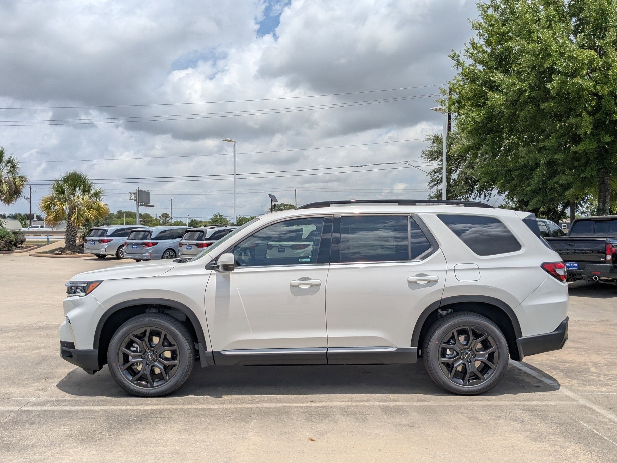 2025 Honda Pilot Touring photo 4