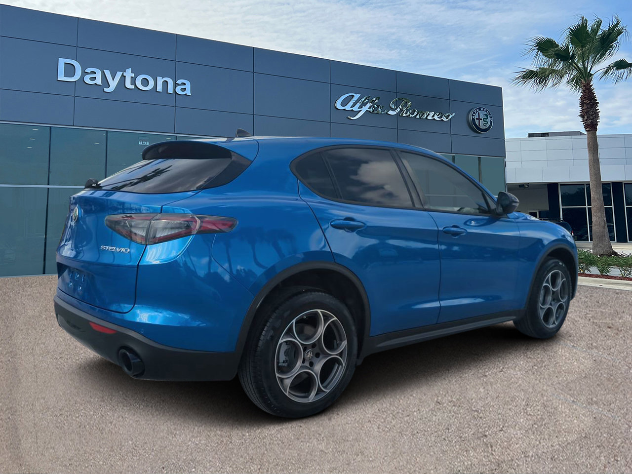 2025 Alfa Romeo Stelvio Sprint photo 2