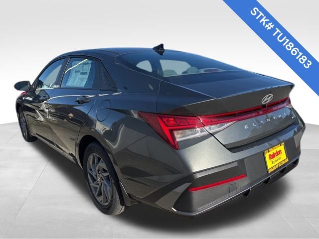 2026 Hyundai Elantra Hybrid Blue photo 4