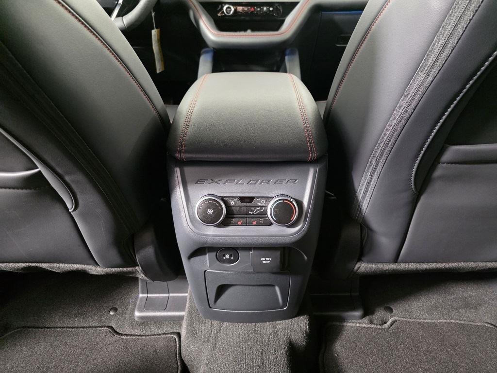 2025 Ford Explorer ST-Line photo 18