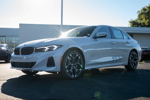 2025 BMW 3 Series 330i's photo