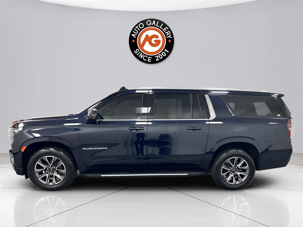 2021 Chevrolet Suburban LT photo 3