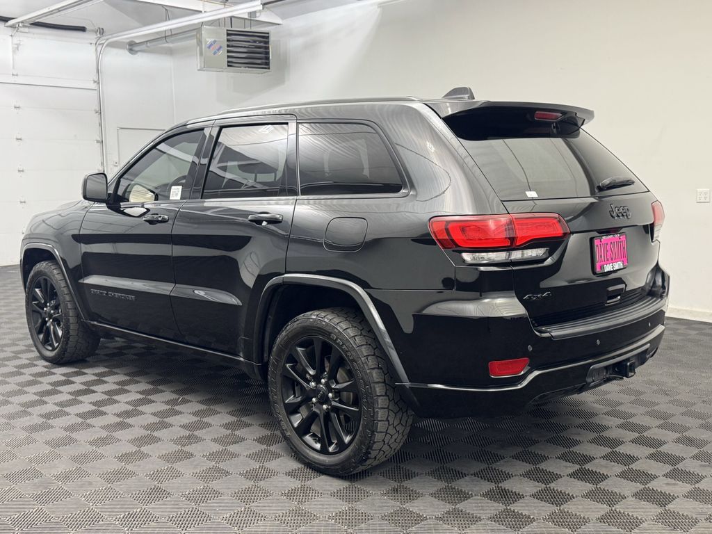 2020 Jeep Grand Cherokee Altitude photo 2