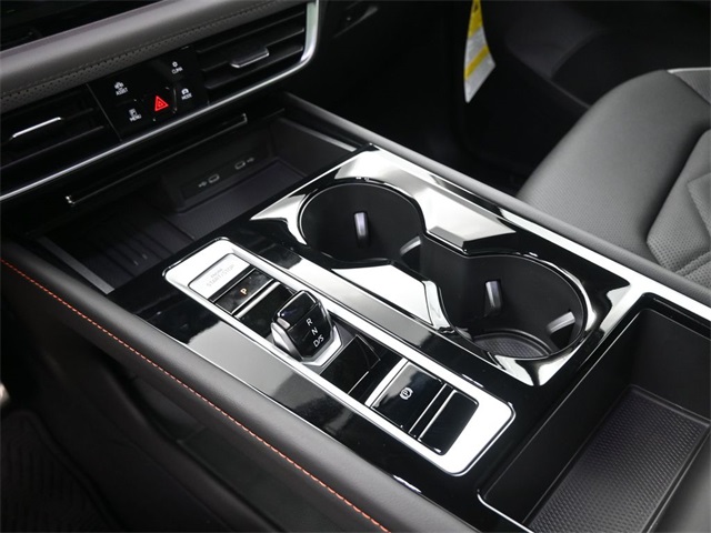 2025 Volkswagen Atlas Peak Edition SE photo 8
