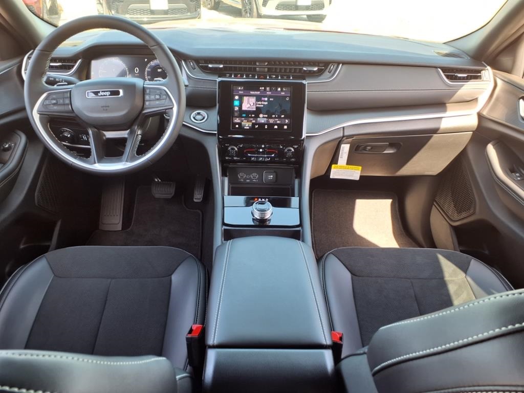 2025 Jeep Grand Cherokee Altitude X photo 10