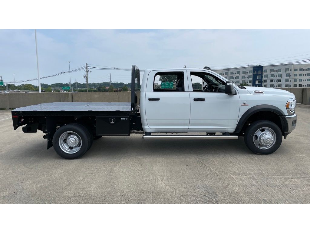 2024 Ram 5500 Tradesman photo 3