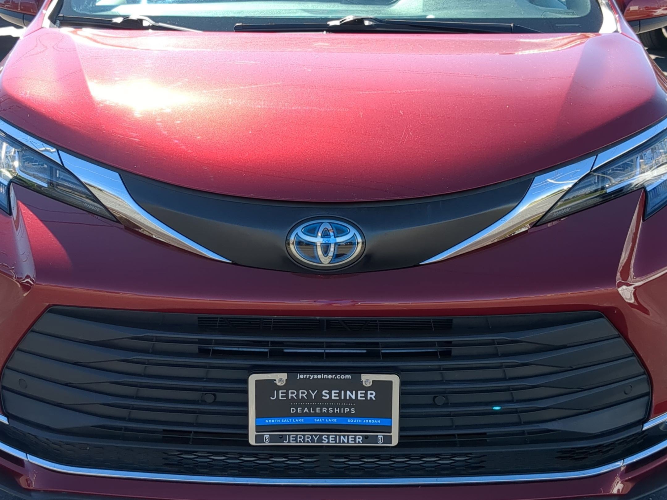 2023 Toyota Sienna XLE photo 9