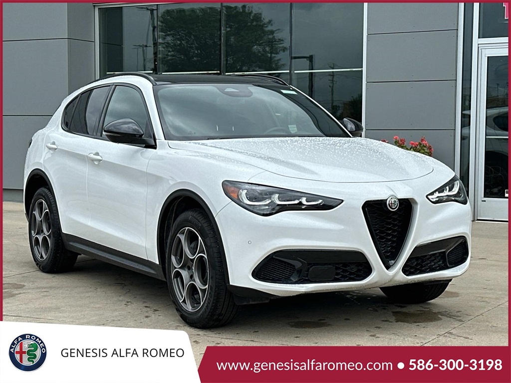 2025 Alfa Romeo Stelvio Sprint Base photo 2