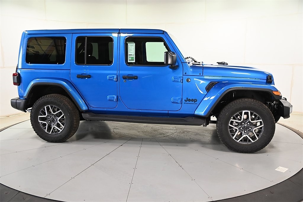 2025 Jeep Wrangler Sahara photo 2