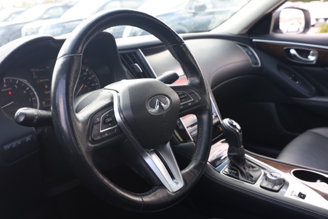 2018 Infiniti Q50 2.0t LUXE photo 12
