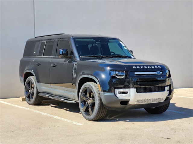 2024 Land Rover Defender 130 S photo 3