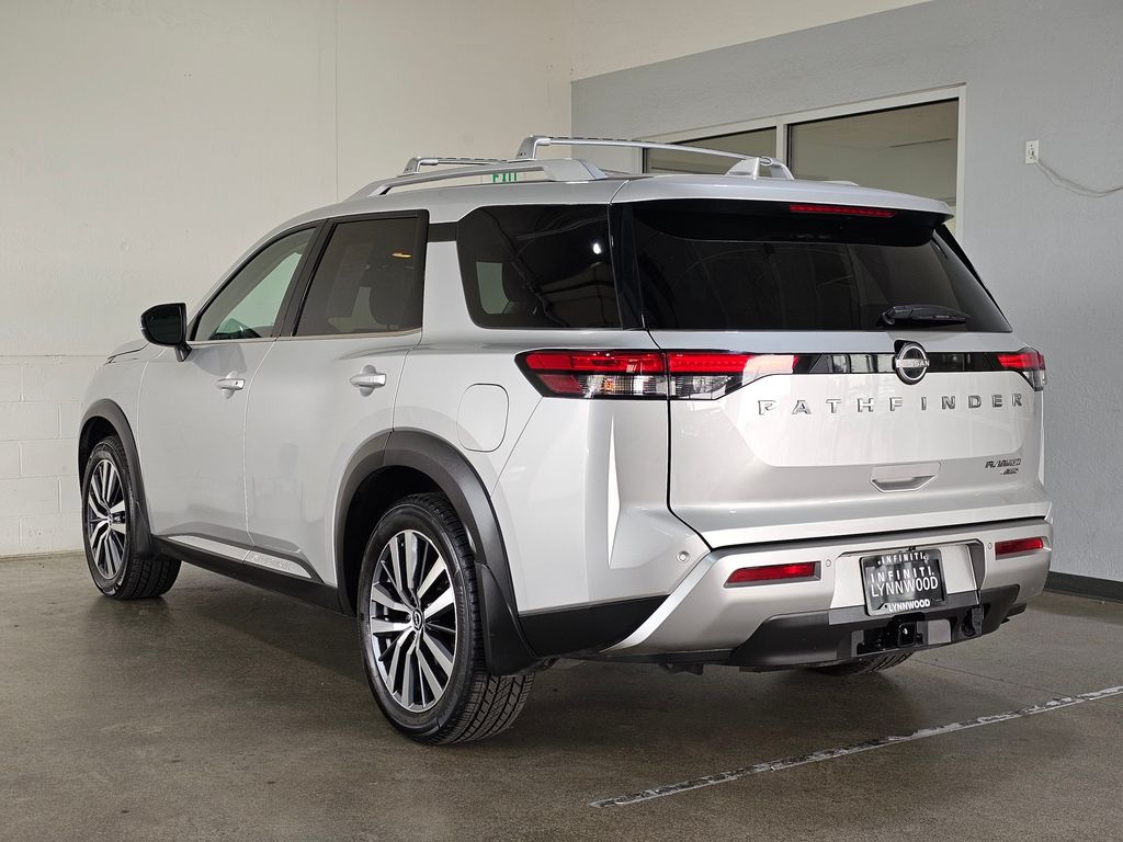 2022 Nissan Pathfinder Platinum photo 6