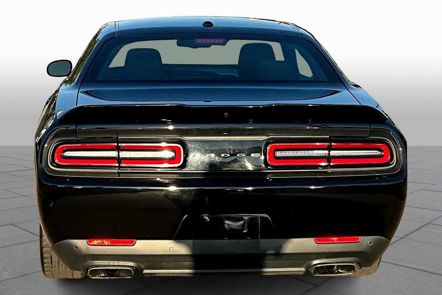 2022 Dodge Challenger R/T photo 4