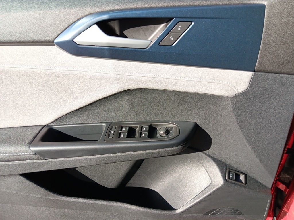 2024 Volkswagen Taos SE photo 11