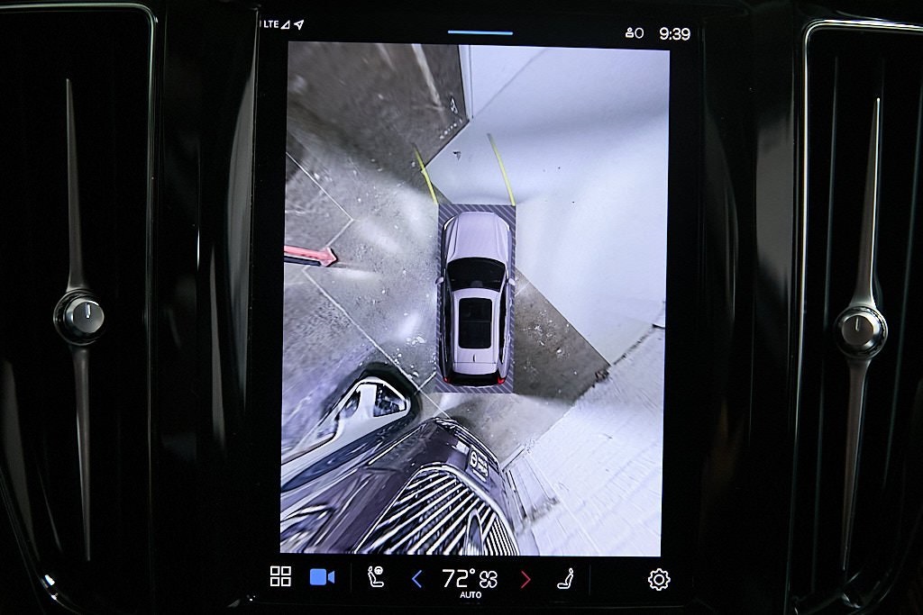 2023 VOLVO XC60 - Image 27