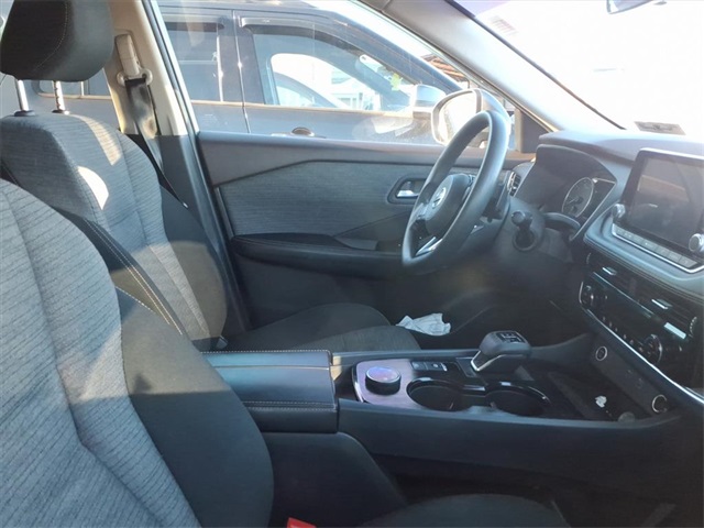 2021 Nissan Rogue SV photo 13