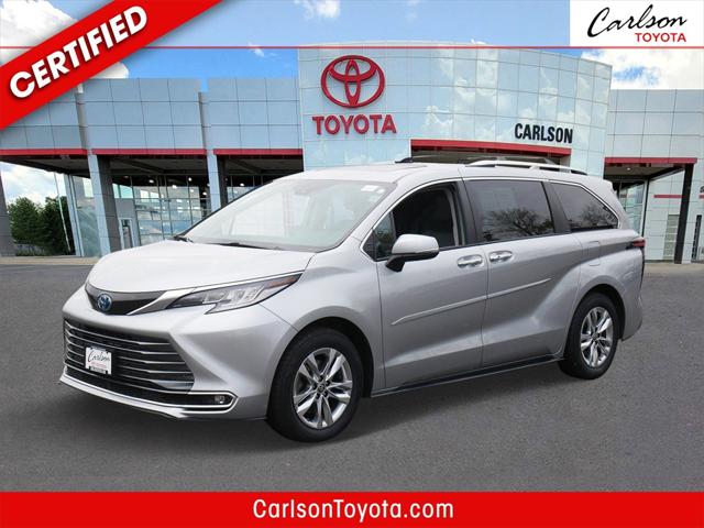 2022 Toyota Sienna Limited's photo